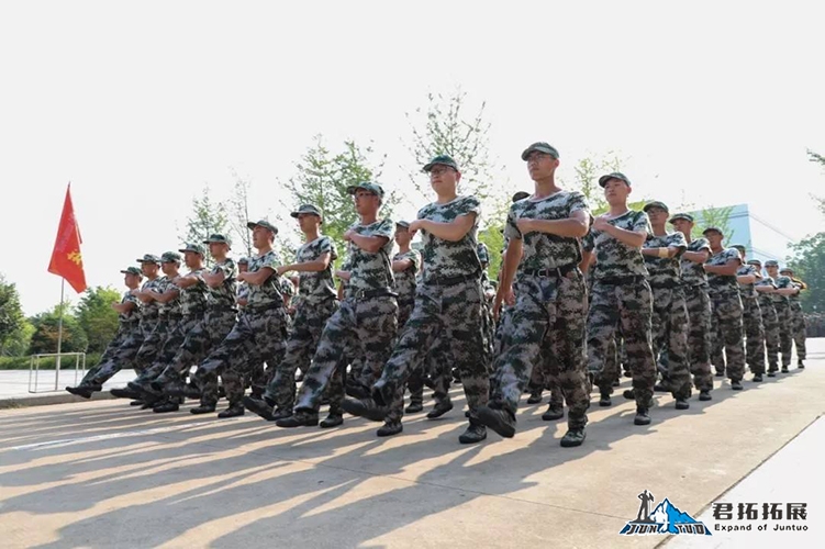 員工軍訓(xùn).jpg